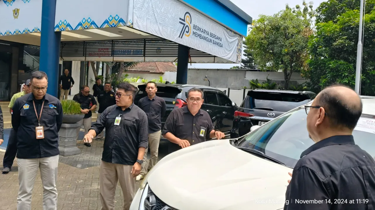 Barang Sitaan Penunggak Pajak Sebesar Rp12,99 Miliar di Lelang Secara Serentak