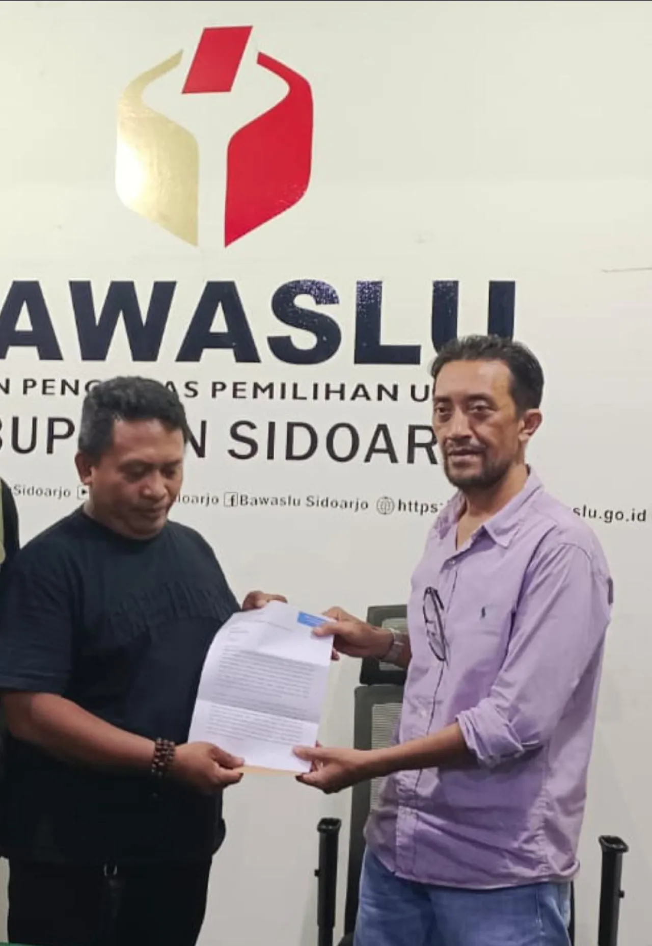 Diduga Tidak Netral, Kades Kedungsumur Dilaporkan ke Bawaslu