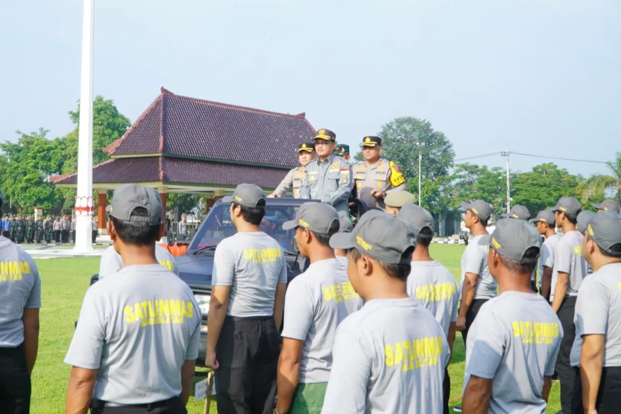 Kapolres Blitar Hadiri Apel Linmas Serentak dan Rakor Lintas Sektoral dalam Persiapan Pilkada 2024