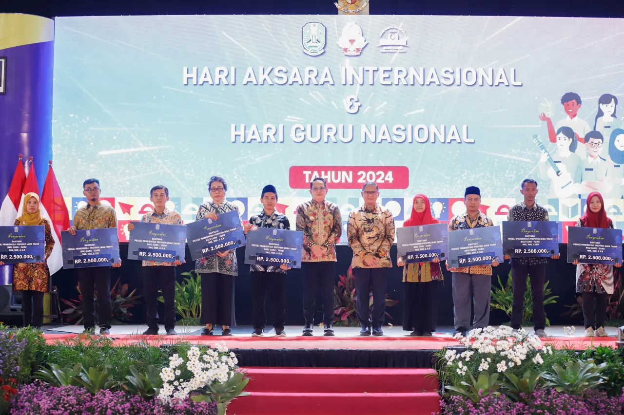 Pj Gubernur Jatim Komitmen Angkat Martabat Profesi Guru
