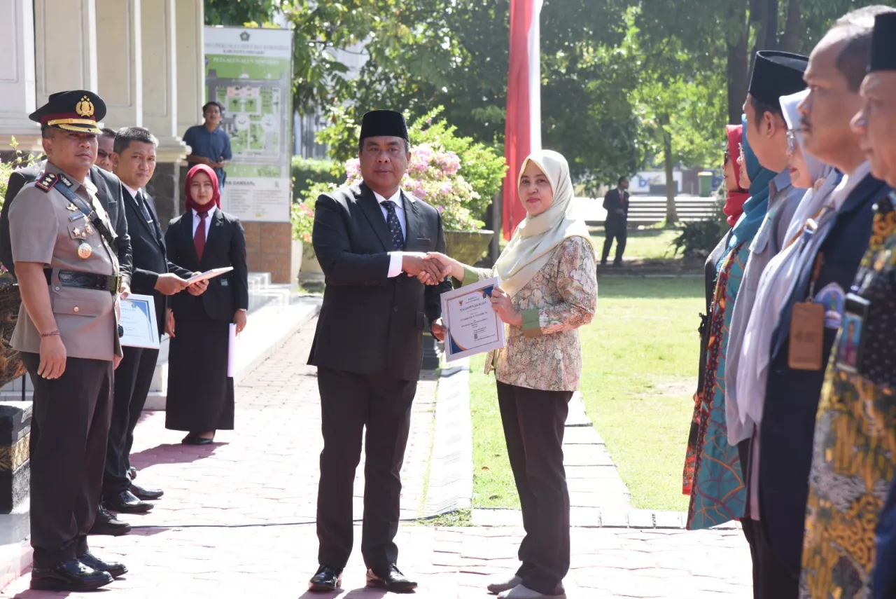 Pemkab Sidoarjo Berikan Penghargaan Kepada Pihak yang Peduli Terhadap Pembangunan Kesehatan