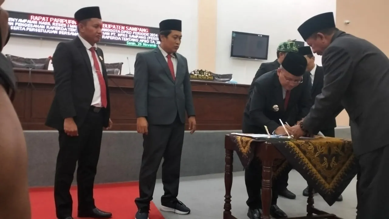 Pemda dan DPRD Sampang Setujui APBD 2025 Sebesar Rp 2 Triliun 