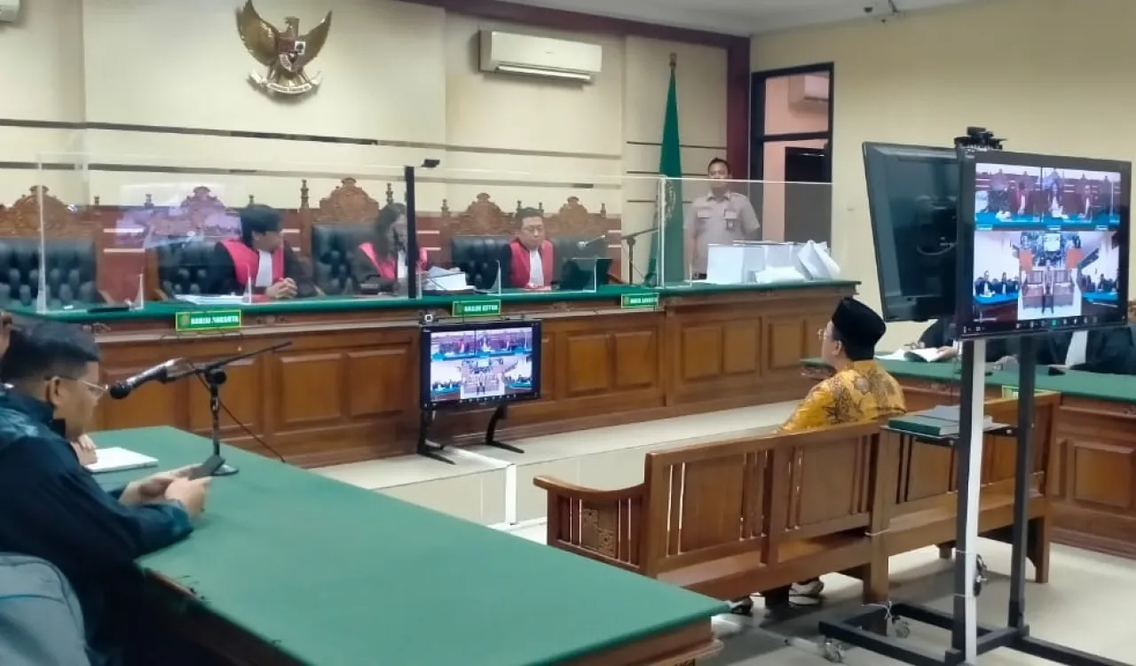Gus Muhdlor Divonis 4 Tahun 6 Bulan, Pendukungnya Penuhi Pengadilan Tipikor Beri Dukungan Moral