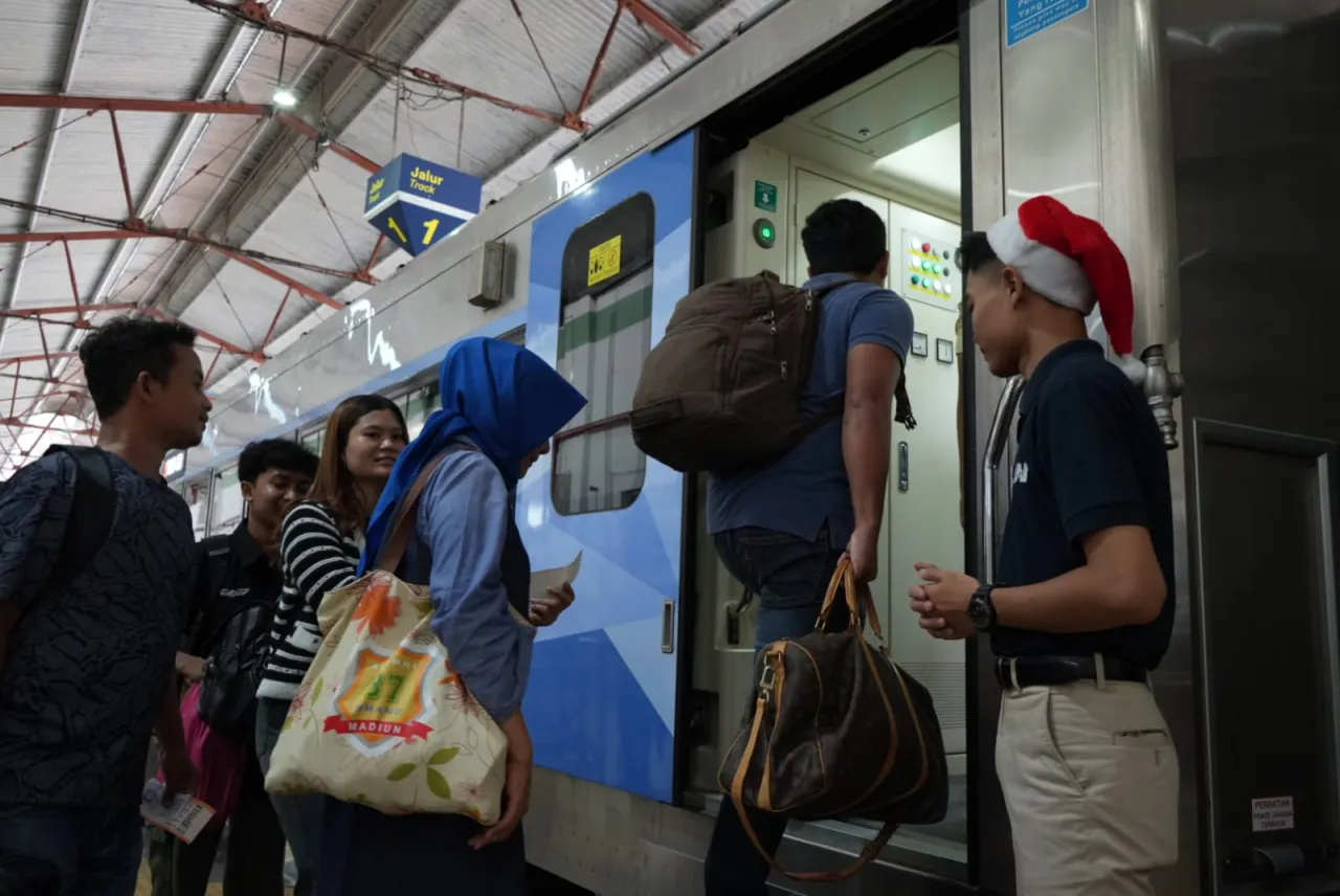 Libur Natal, Stasiun-stasiun di Daop 7 Madiun Dipadati Penumpang