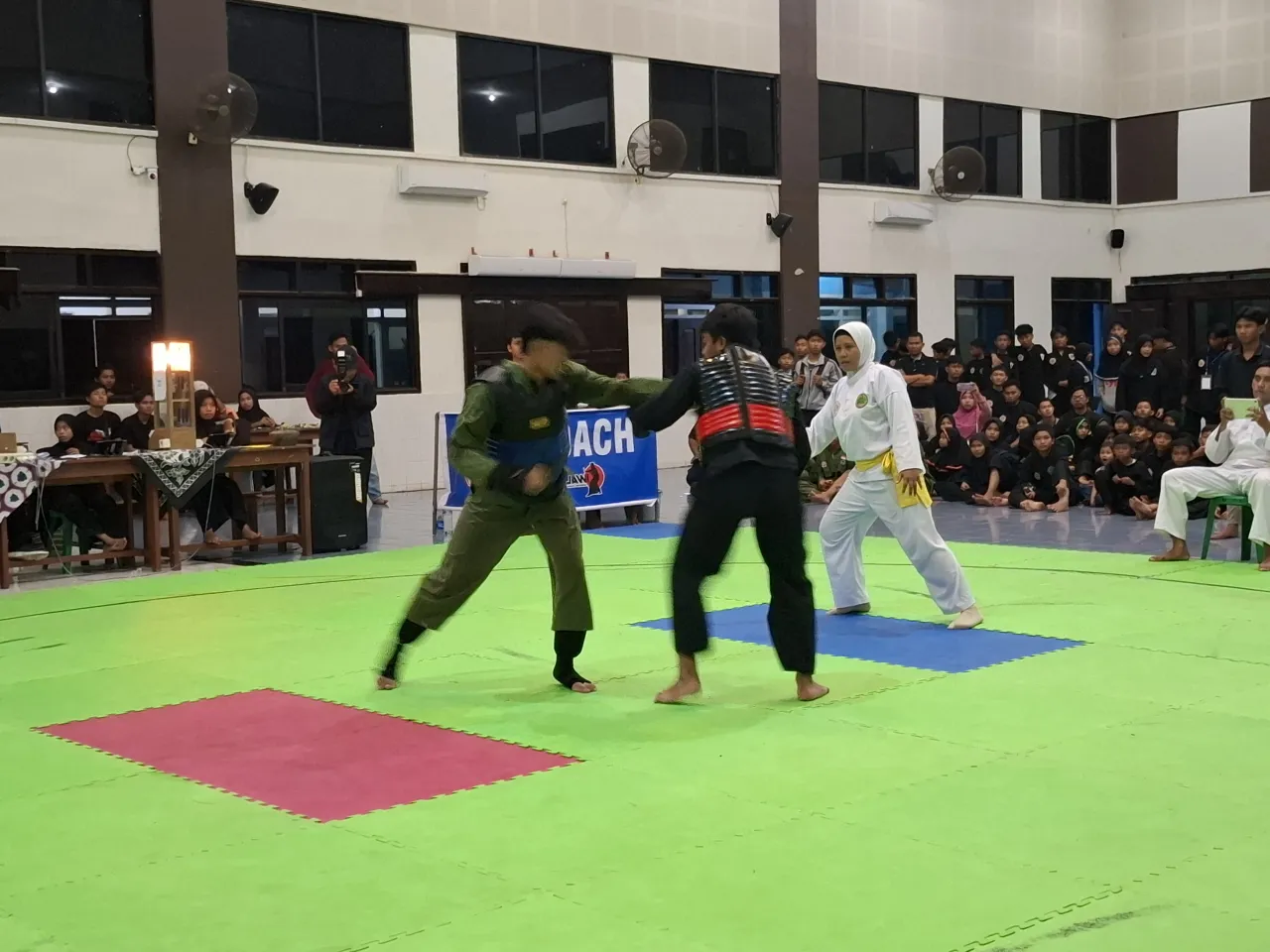 Baca juga : Perebutkan Piala Hasyim Cup, IPSI Jatim Apresiasi Prestasi Atlet Silat Muda Surabaya