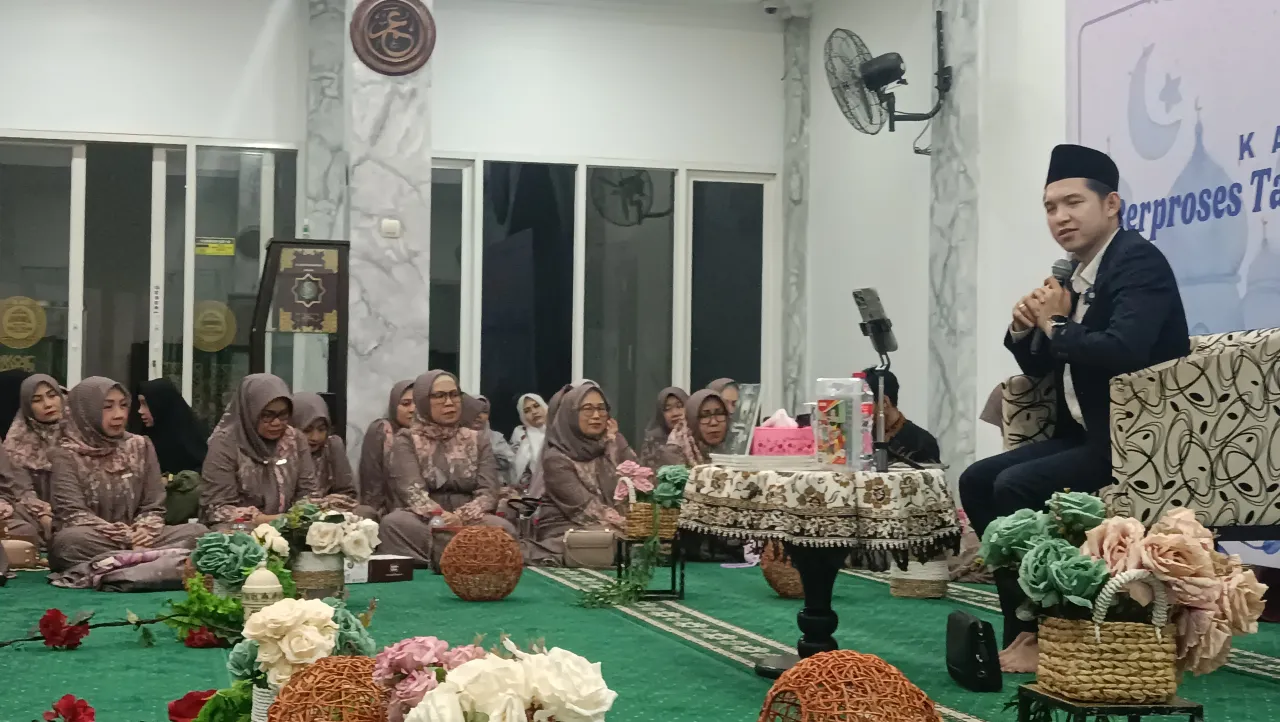 Hadirkan Ustaz Dennis Lim, Paguyuban Ibu-ibu The Gayungsari Gelar Kajian Islam
