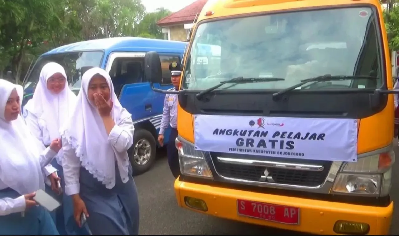 Banyak Diminati, Dishub Bojonegoro Tambah 17 Unit Armada Angkutan Pelajar Gratis
