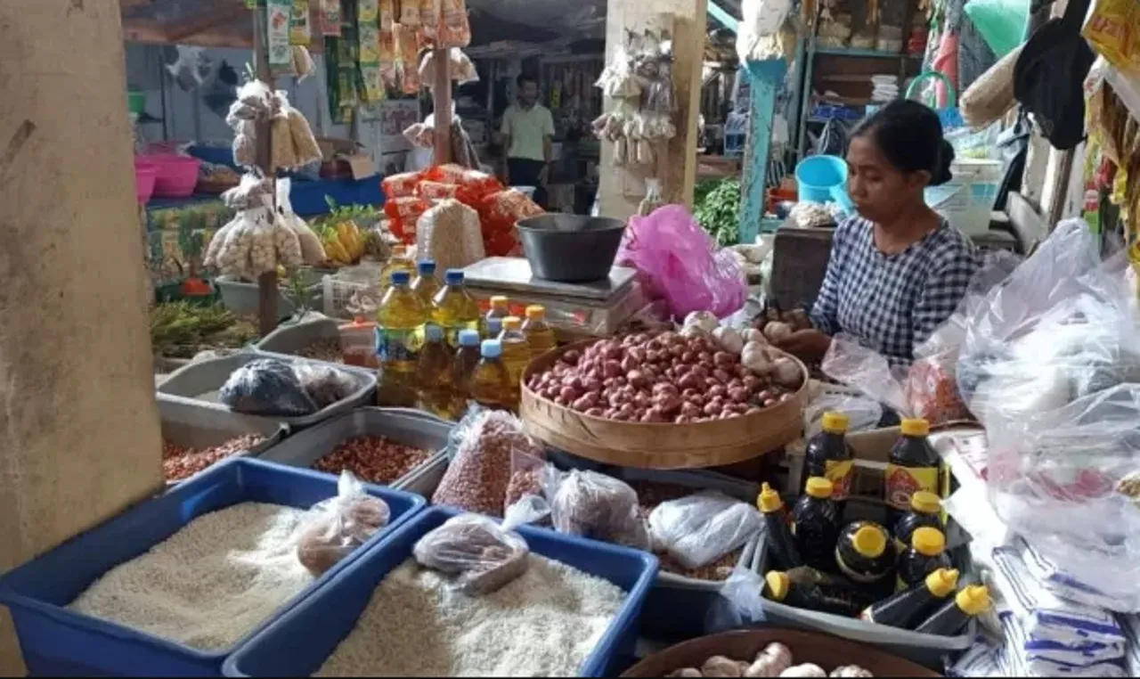 Pastikan Stok dan Harga Bapok Stabil, Disperdakum Ponorogo Gelar Operasi Pasar