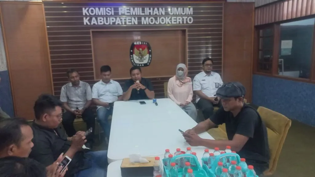 Baca juga : KPU Kabupaten Mojokerto Terima Hasil Audit Laporan Dana Kampanye Pilkada 2024, Ditemukan Sedikit Kesalahan Teknis