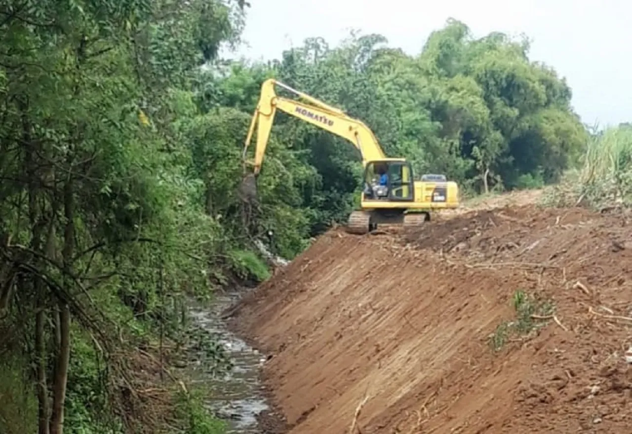 Antisipasi Banjir, Pemkab Mojokerto Tuntaskan 19,8 Km Normalisasi Saluran & Sungai di 38 Desa