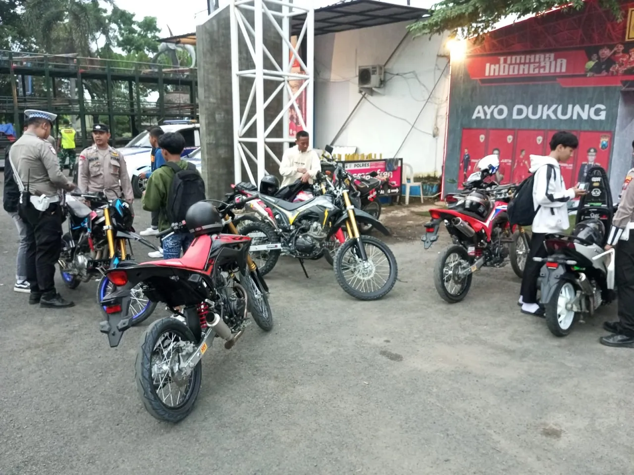Jelang Nataru, Polres Lamongan Tindak Puluhan Motor Knalpot Brong, dan Bus Lawan Arus