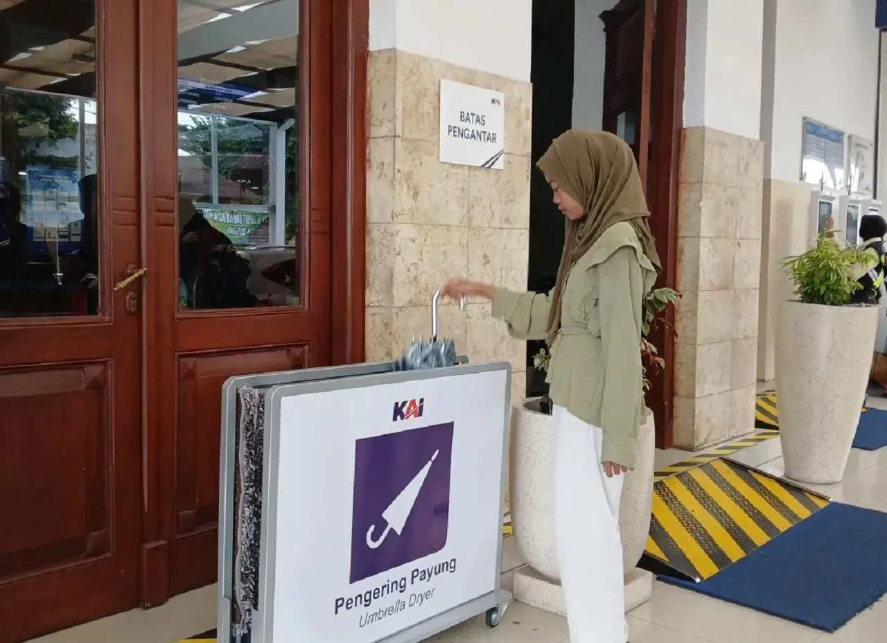 Musim Hujan, KAI Jember Sediakan Pengeringan Payung Gratis di 3 Stasiun