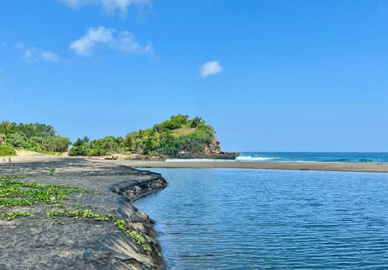 Keindahan Pantai Wonogoro Malang Rusak Imbas luapan Air Sungai Jedi