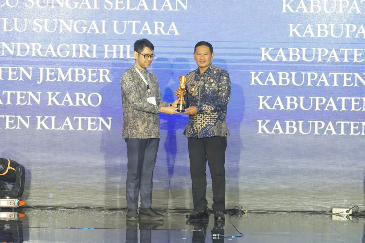 Inovasi POL dan Samtaku, Antarkan Lamongan Terima Penghargaan IGA