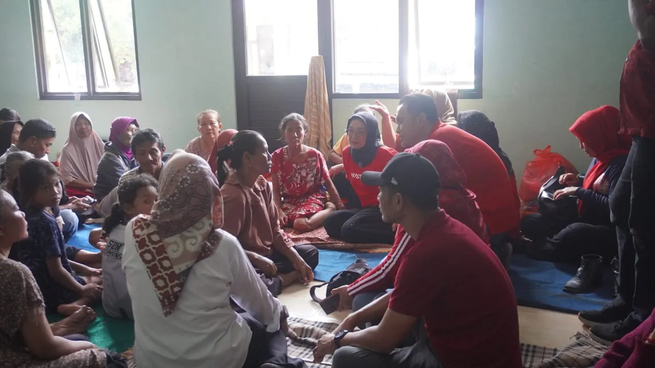 Hadir di Tengah Masyarakat, PDIP Jombang Salurkan Bantuan untuk Warga Terdampak Banjir di Kesamben