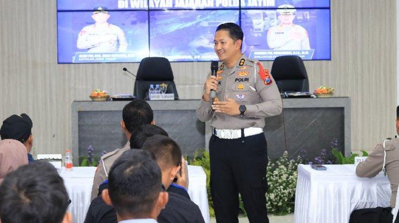 Kasubdit Regident Ditlantas Polda Jatim AKBP Raden Erik Bangun Prakasa.