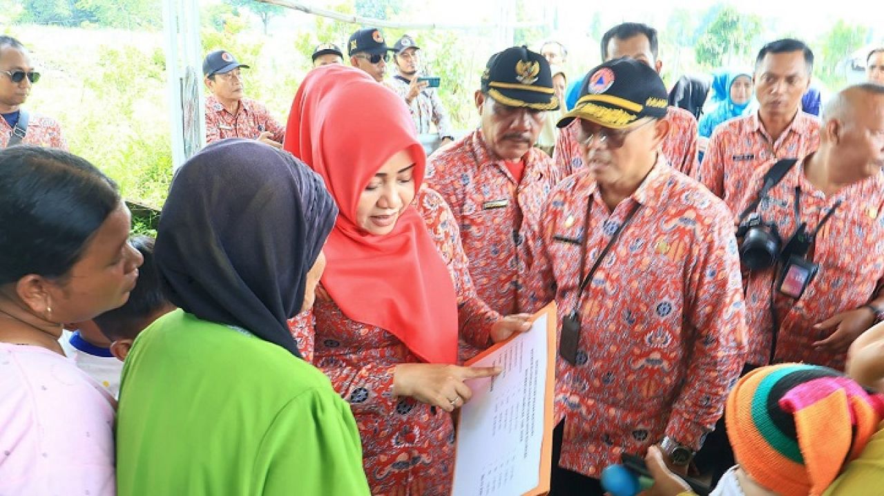 Pemkab Mojokerto kembali salurkan bantuan kepada rumah terdampak angin kencang. SP/Dwy AS