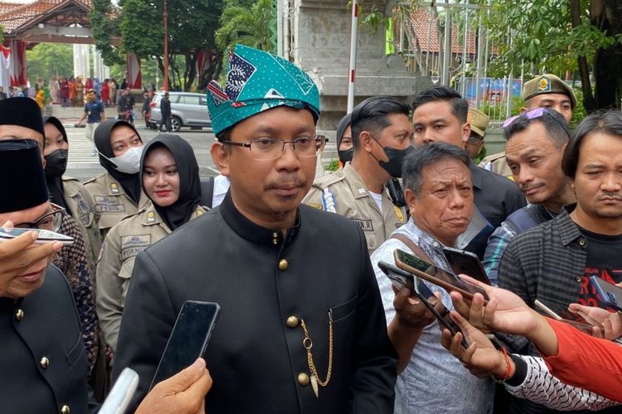 Penampakan batang hidung Gus Muhdlor, Bupati Sidoarjo pada HUT ke-165 Sidoarjo, Rabu (31/1/2024) pagi setelah beberapa hari terakhir paska OTT KPK, sempat menghilang dari pantauan KPK.