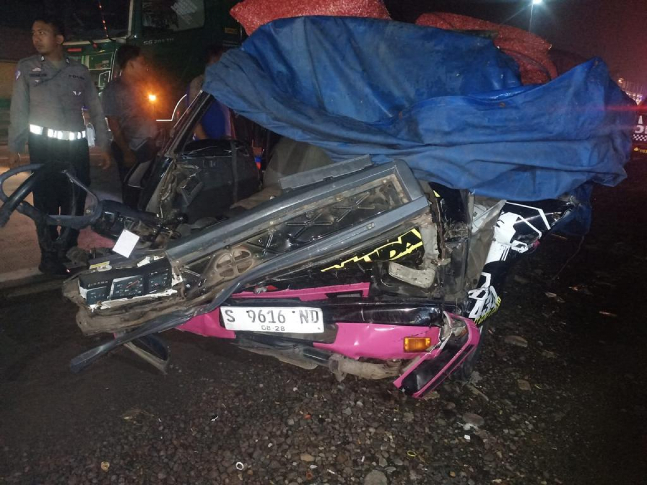 TKP pikap tabrak mobil di Bypass Mojokerto, mobil pikap ringsek bagian depan, Selasa (23/01/2024). SP/ MJK