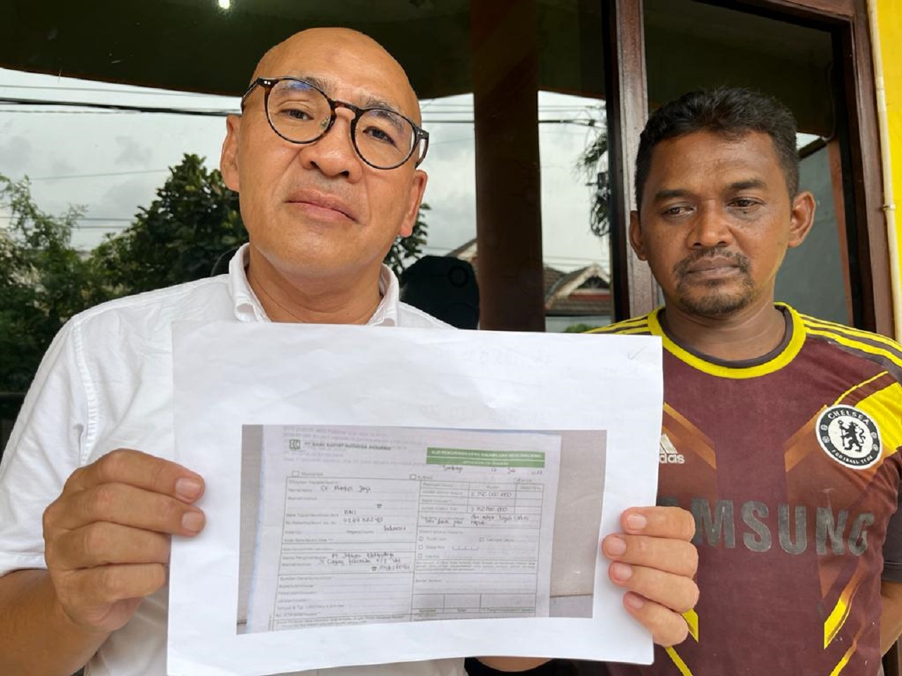 Budi Kuswahyudi, pengacara PT JET (Farida) saat di Polrestabes Surabaya untuk proses mediasi. SP/ BUDI