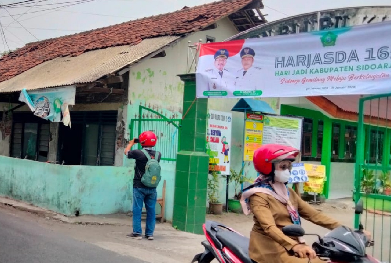 Kondisi salah satu bangunan sekolah yang tahap rehabilitasinya mangkrak dan banyak yang rusak. SP/ HIKMAH