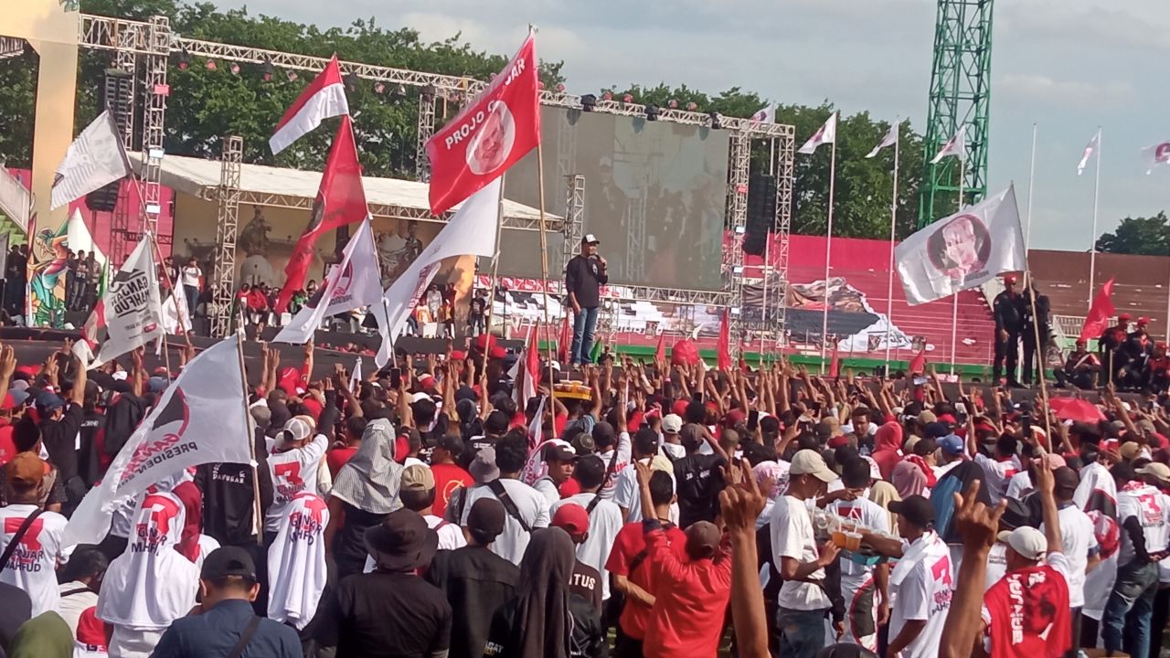 Ganjar Pranowo saat berorasi di Kampanye Akbar di Sidoarjo, Minggu (21/1/2024).