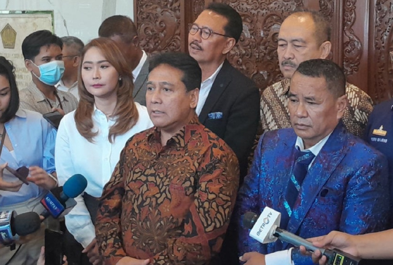 Inul Daratista protes kenaikan pajak hiburan dan datangi kantor Menteri Koordinator Bidang Perekonomian Airlangga Hartarto. SP/ JKT