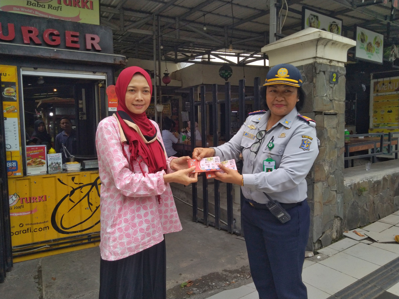 Peluncuran pembayaran parkir non-tunai menggunakan voucher di dua titik kawasan.SP/SURA