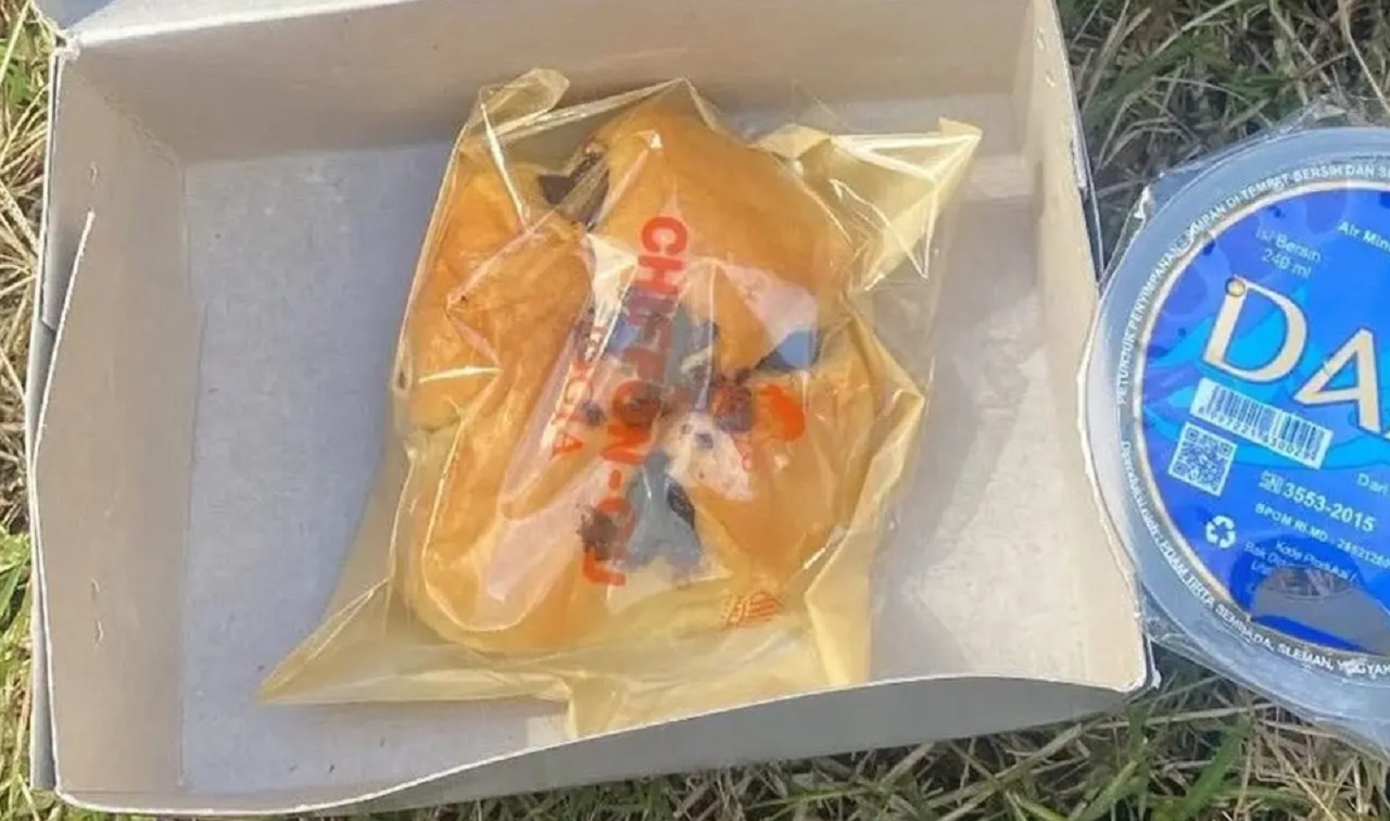 Snack pelantikan KPPS KPU Sleman viral karena dianggap kurang pantas. SP/ SLM