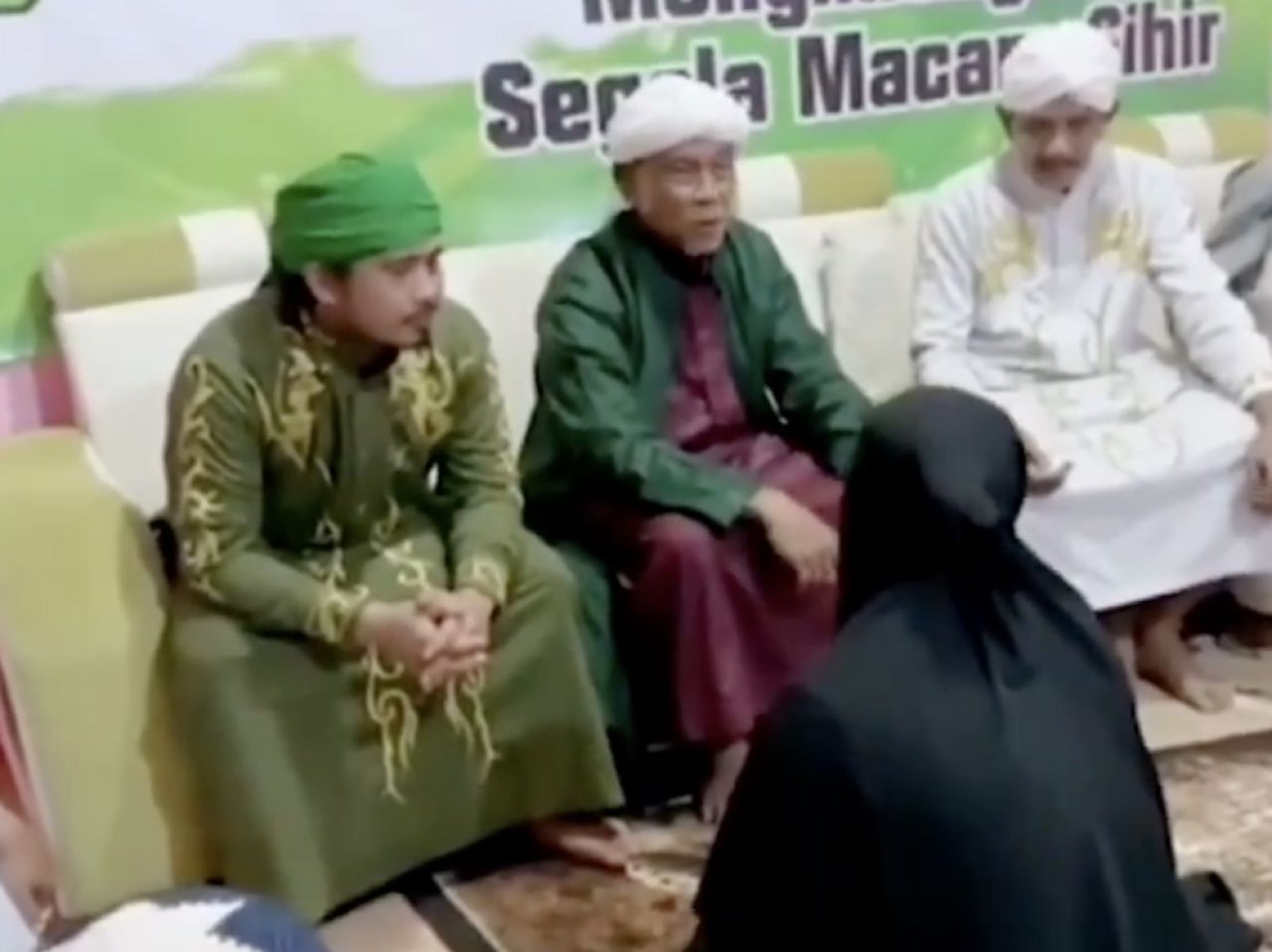 Tangkap layar video viral di sebuah pengajian yang menyebut dibolehkannya tukar pasangan antar pasangan meski sudah beristri dan bersuami.