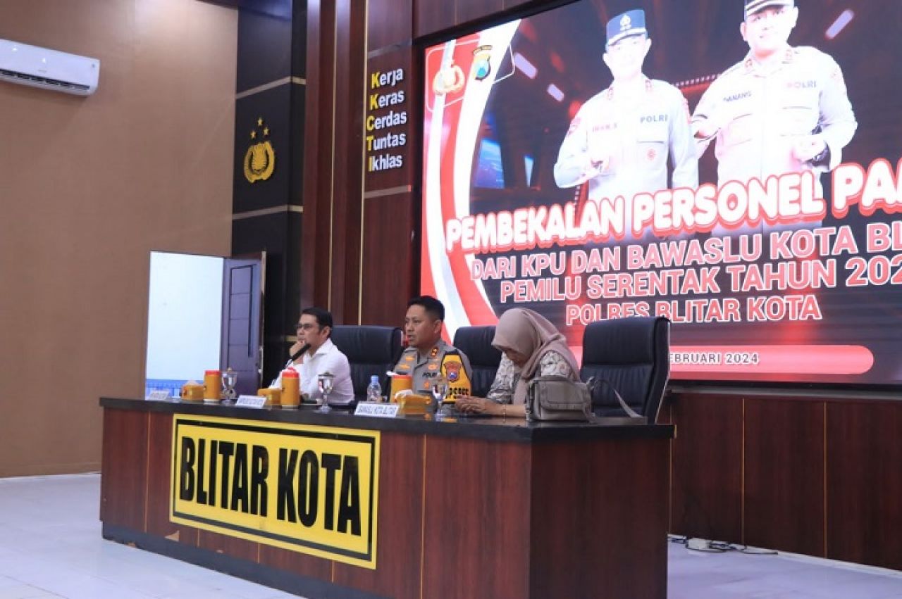 Kapolres Blitar Kota AKBP Danang Setyo PS. SH.S.IK beri pembekalan kepada seluruh personilnya. SP/Lestariono