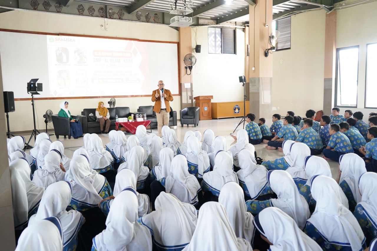 Salah satu nara sumber memberikan motivaai kepada para siswa di kelas inspiratif SPALISKA