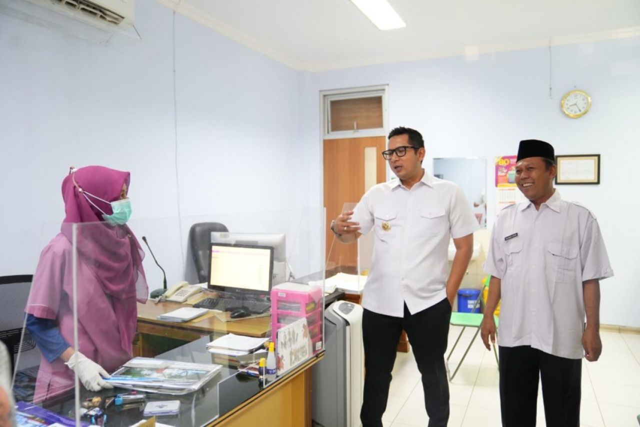 Pj Wali Kota Mojokerto saat mengecek pelayanan di RSUD dr Wahidin Sudiro Husodo Kota Mojokerto