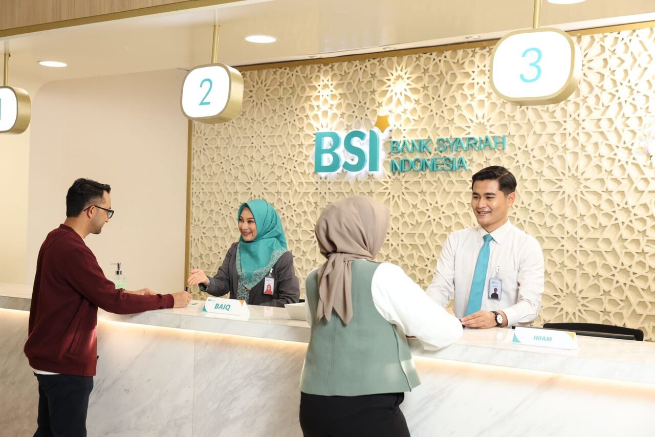BSI terus berkomitmen memberikan pelayanan jasa perbankan untuk memenuhi kebutuhan nasabah. SP/ BSI