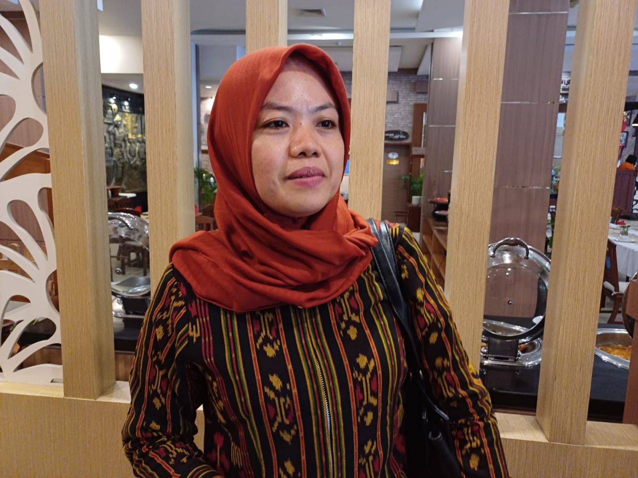 Dwi Endah Prasetyowati, Kordiv Humas dan Data Informasi Bawaslu Jatim, membeberkan jika ada ASN yang dilaporkan masyarakat diduga tidak netral. (foto: sp/aini)