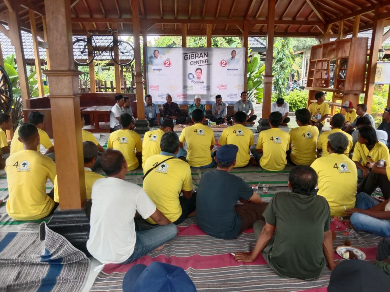 Para relawan Prabowo-Gibran saat ikut gelar doa untuk pemenangan Prabowo Gibran. SP/MUHAJIRIN