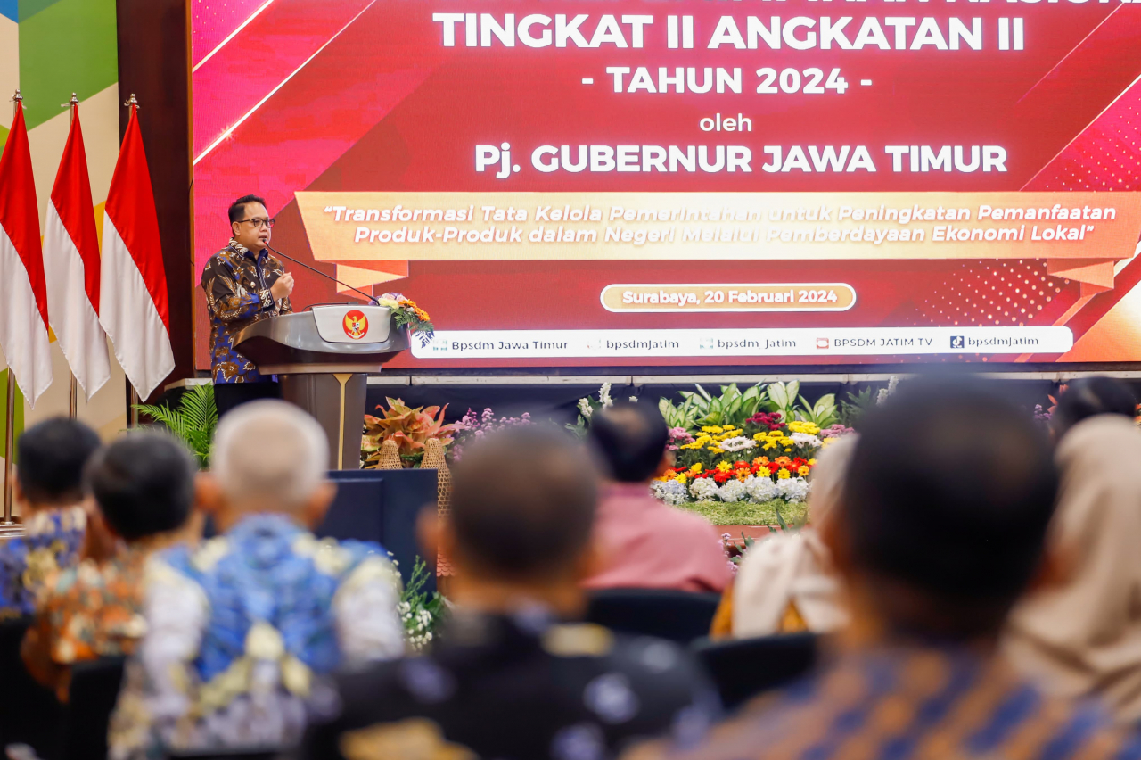 Pj Gubernur Adhy Karyono membuka Pelatihan Kepemimpinan Nasional (PKN) Tingkat II Angkatan II Pemerintah Provinsi Jawa Timur Tahun 2024 di BPSDM Prov. Jatim, Jalan Balongsari Tama Surabaya, Selasa (20/2).