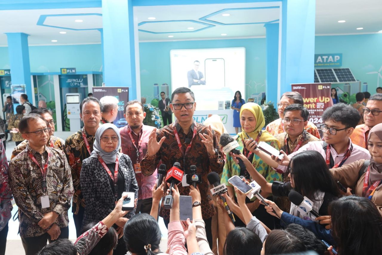 Dirut PLN Darmawan Prasodjo saat menghadiri gelaran IIMS 2024 di Jakarta. Foto/Humas PLN