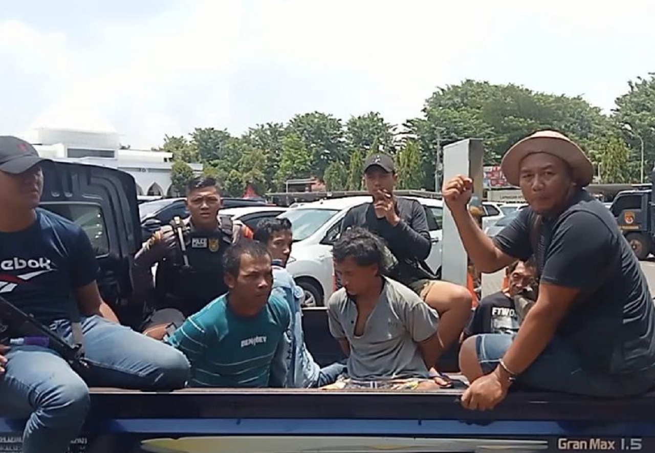 Penggerebekan kampung narkoba di Pasuruan, Kamis (29/02/2024). Moch Rois/mili.id