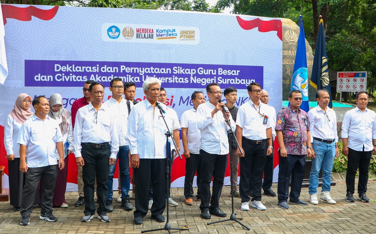 Unesa mengeluarkan deklarasi dan pernyataan sikap guru besar terkait dinamika demokrasi Indonesia menjelang pemilihan umum 2024. SP/ AINI