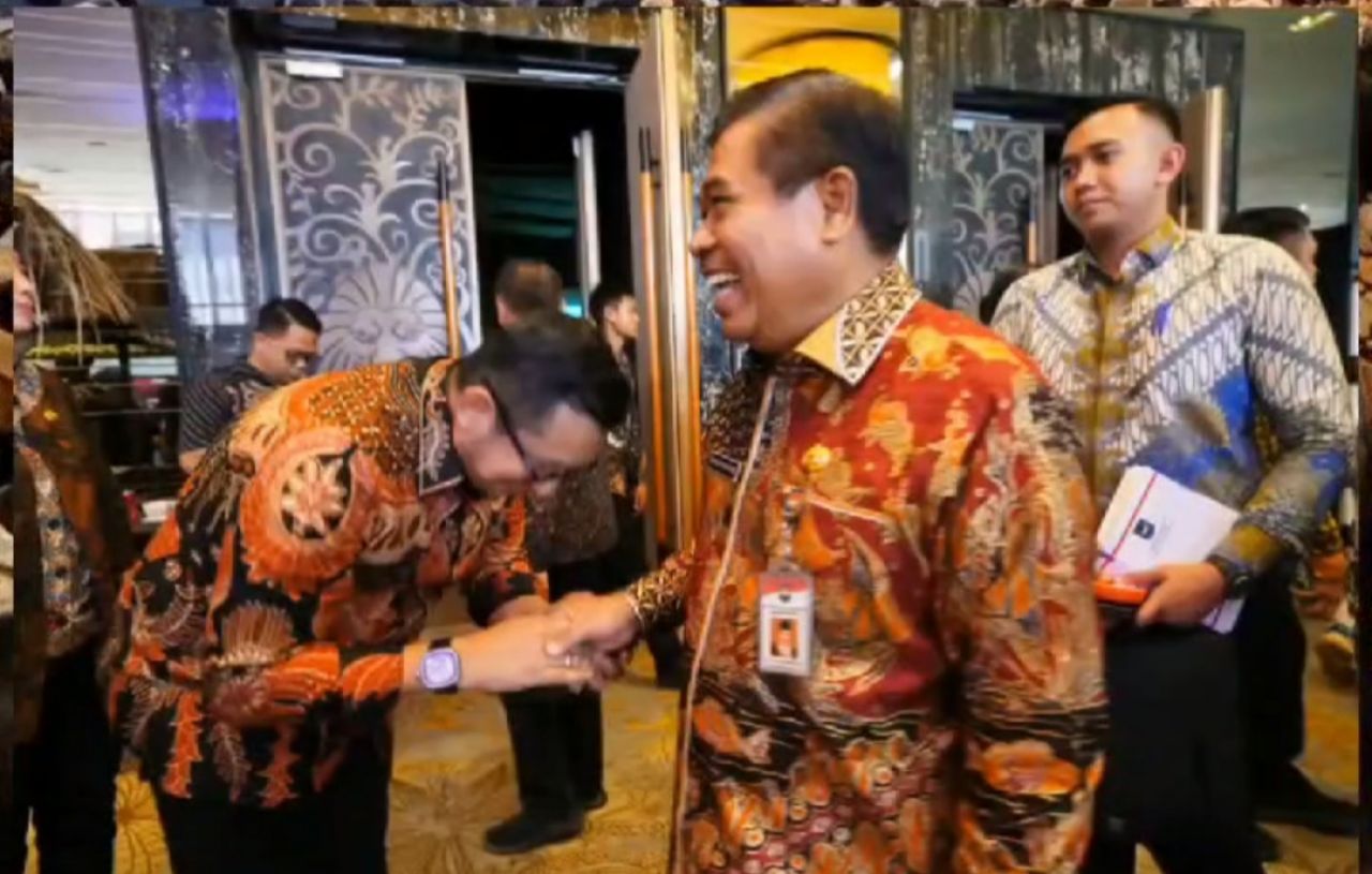 Pj Moh Ali Kuncoro saat bertemu Sekjend Kemendagri RI Suhajar Diantoro di Rakor BKN RI.