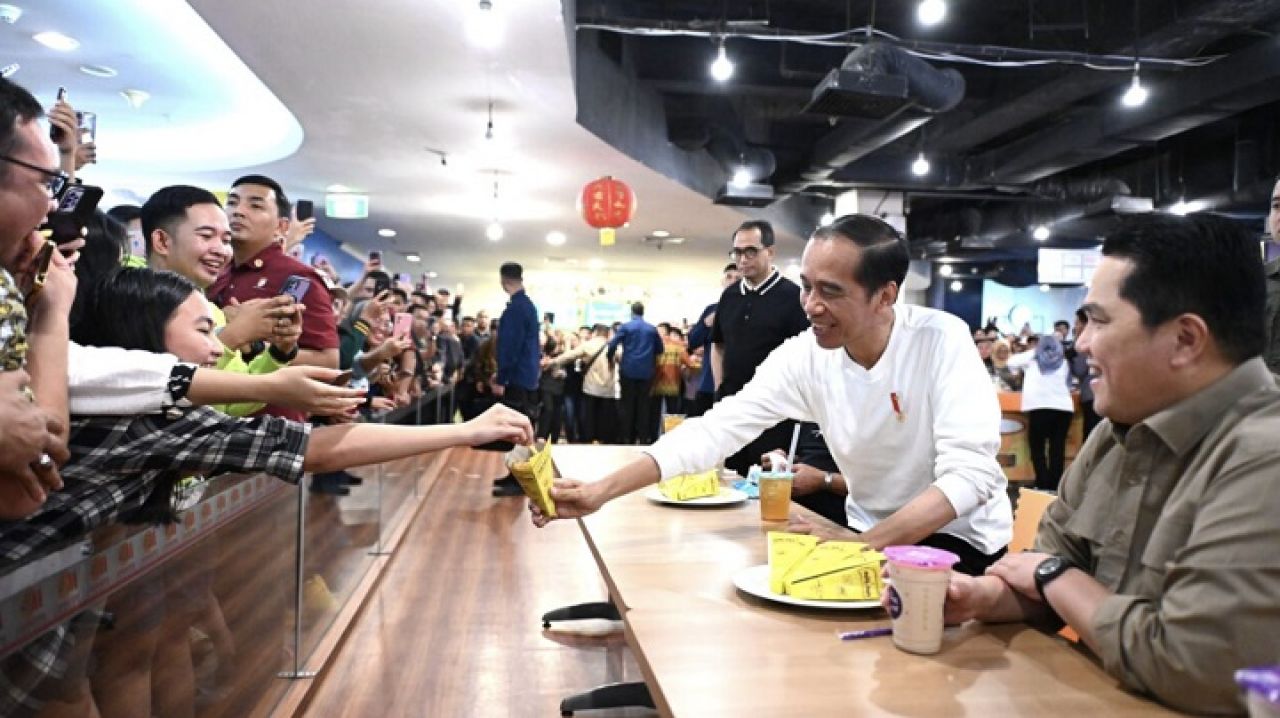 Momen Presiden Joko Widodo bersama jajaran menteri dan Gubernur Sulut saat berkunjung di Mega Mall Manado, Kamis malam.