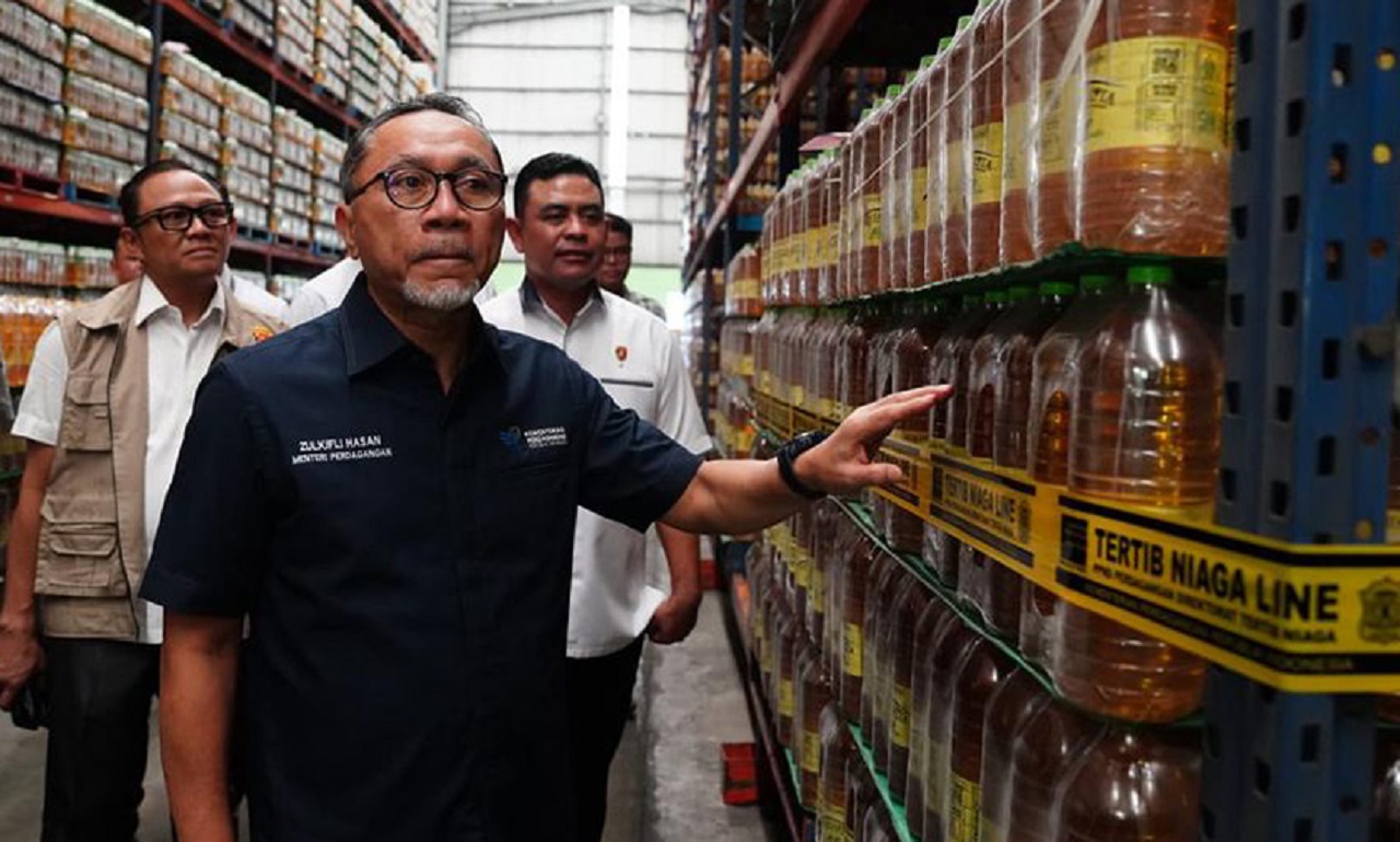 Mendag Zulkifli Hasan kunjungi gudang penyimpanan Minyakita PT Bina Karya Prima/BKP di Marunda, Jakarta. SP/ Biro Humas Kemendag