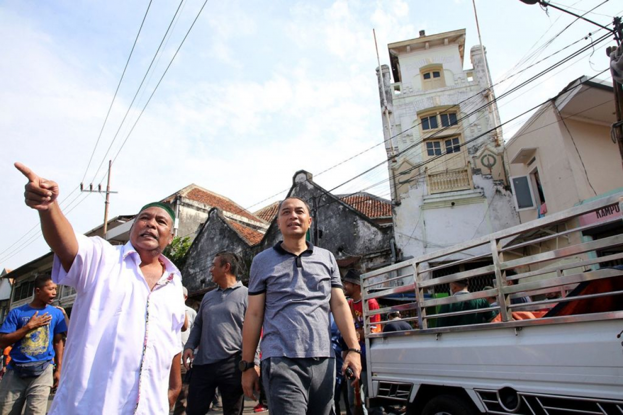 Kerja bakti massal yang dipusatkan di sepanjang Jalan Kalimas Timur, Nyamplungan, Pabean Cantikan, Minggu (25/2) pagi. SP/SURA