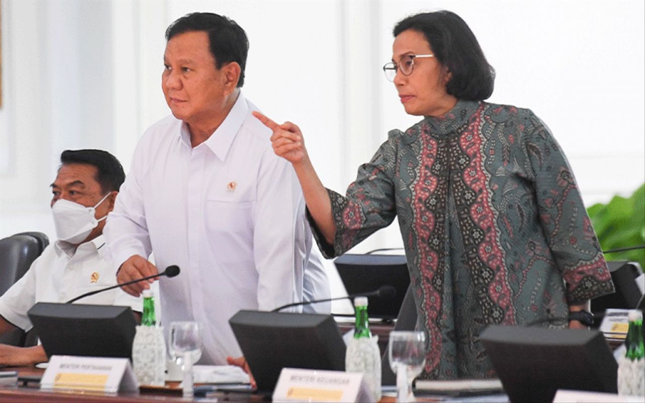 Menteri Keuangan Sri Mulyani mengingatkan bahwa program Makan Siang Gratis yang dicanangkan oleh Prabowo Subianto, sebagai capres pada Pilpres 2024, akan menimbulkan utang yang lebih besar pada APBN.