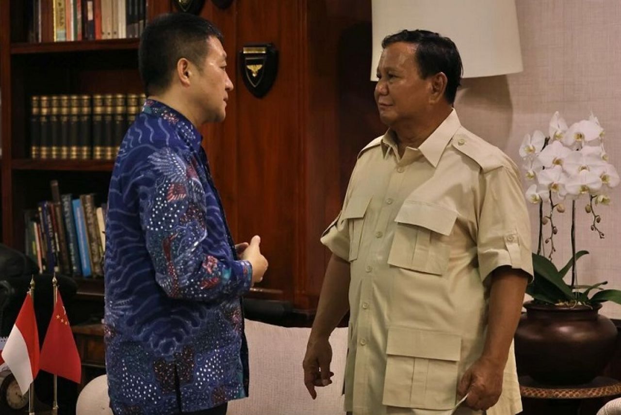 Prabowo Subianto menemui duta besar China untuk Indonesia di kediamannya di Rumah Kertanegara, Jakarta.
