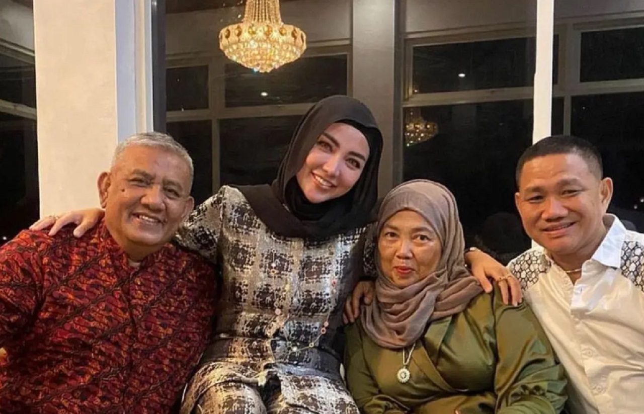 Bella Shofie saat berkumpul bersama keluarga. SP/ Instagram @bellashofie_rigan