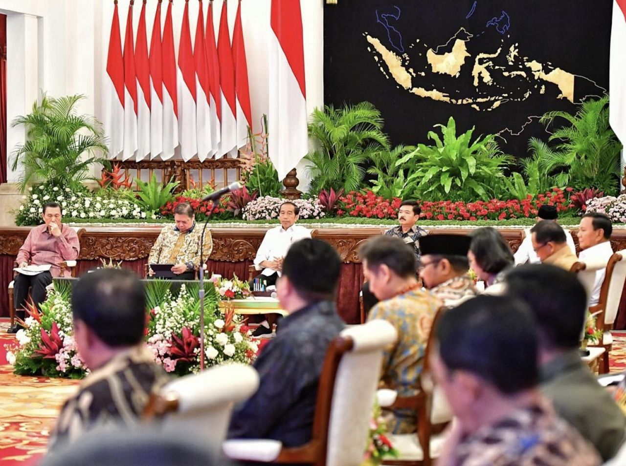 Presiden Joko Widodo saat memimpin sidang kabinet bersama seluruh menteri dan jajarannya di Istana Presiden, Senin (26/2/2024), termasuk dua menteri baru yang baru dilantik.