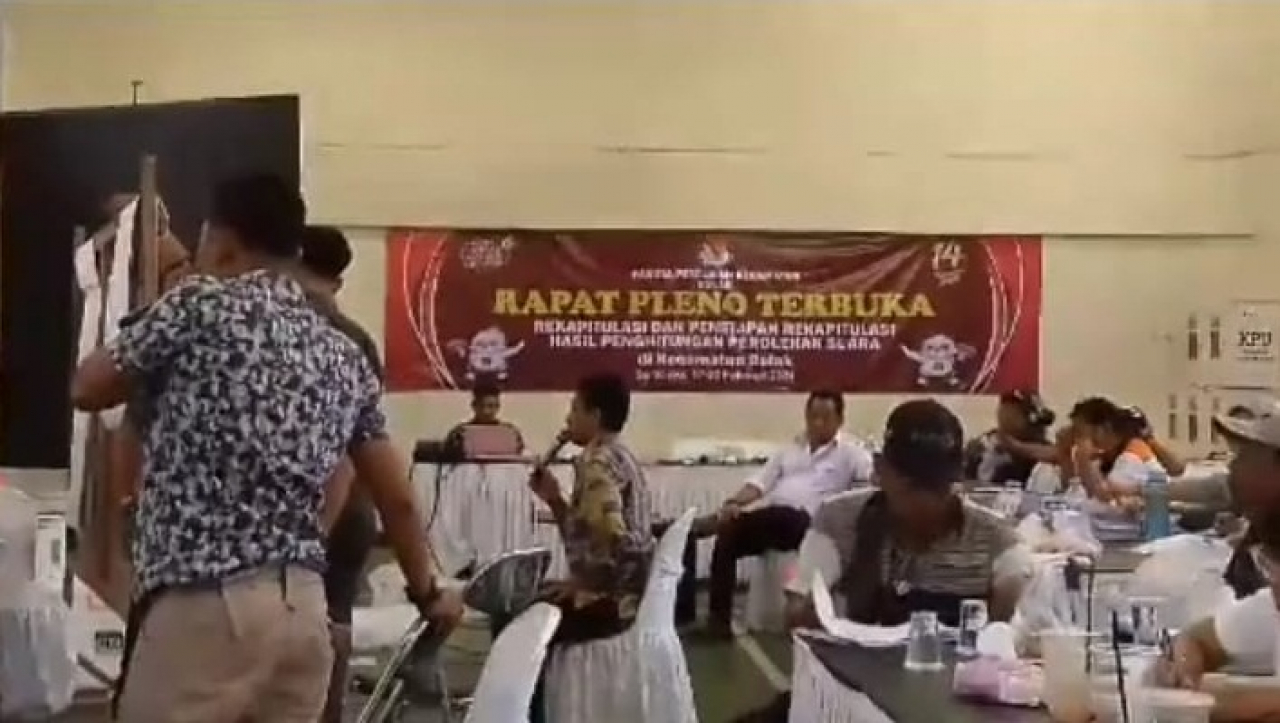 Rapat pleno rekapitulasi di Kecamatan Bulak, Rabu (28/2). SP/@PPK.BULAK
