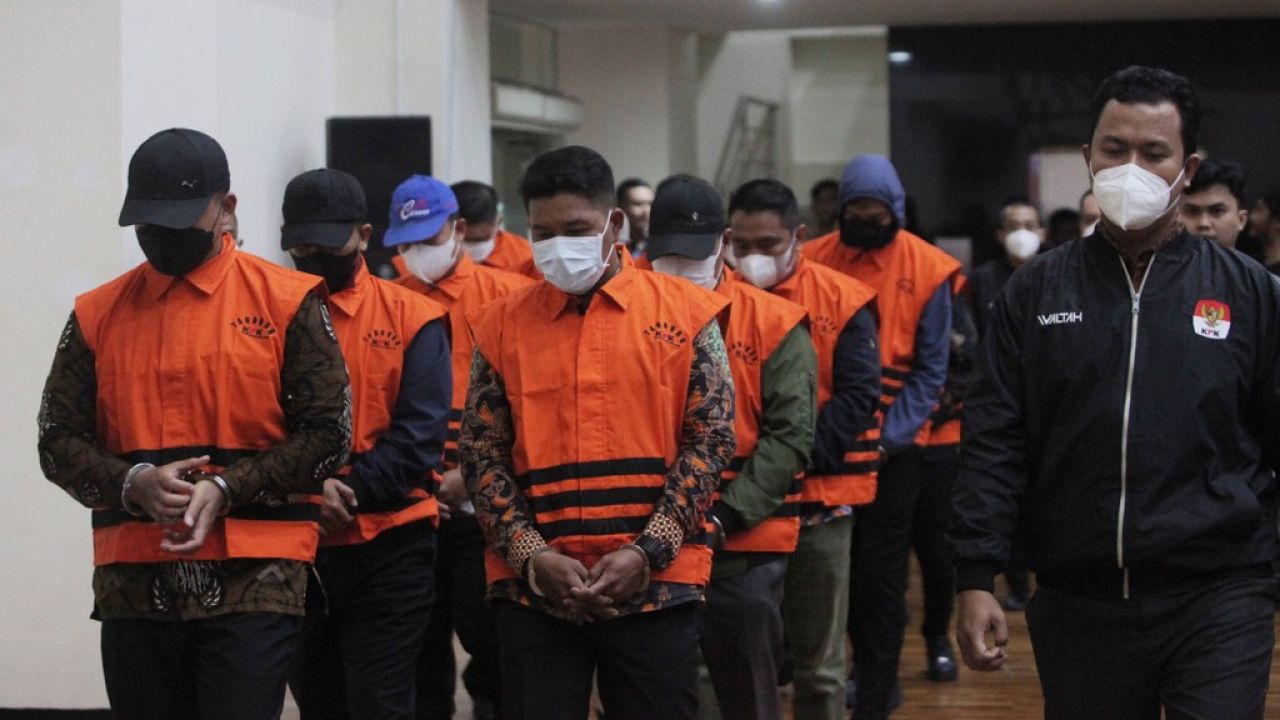 KPK menetapkan 15 pegawainya sendiri sebagai tersangka dan ditahan di Rutan Plda Metro Jaya dalam dugaan pemerasan pungli di Rumah Tahanan cabang KPK dari tahun 2019-2023 yang mencapai Rp 6,3 miliar.